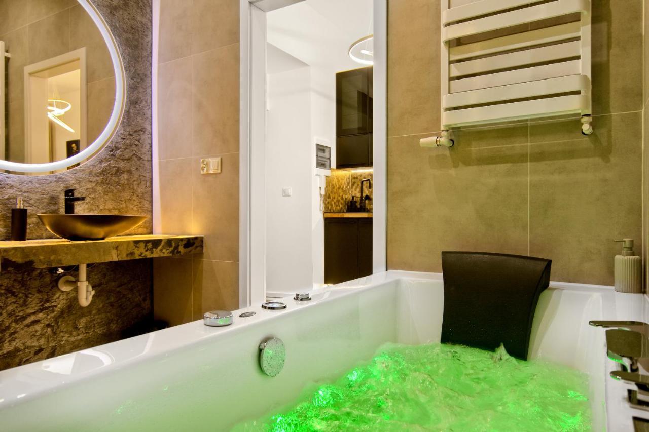 Silver Shine Jacuzzi คราคูฟ ภายนอก รูปภาพ